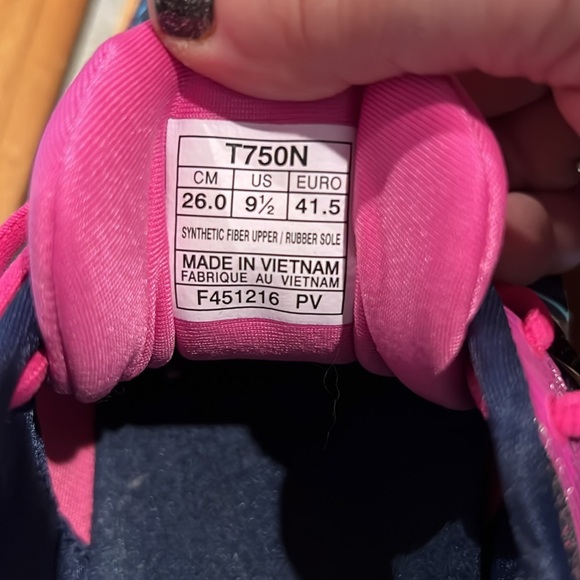 ASICS - Picture 7 of 7